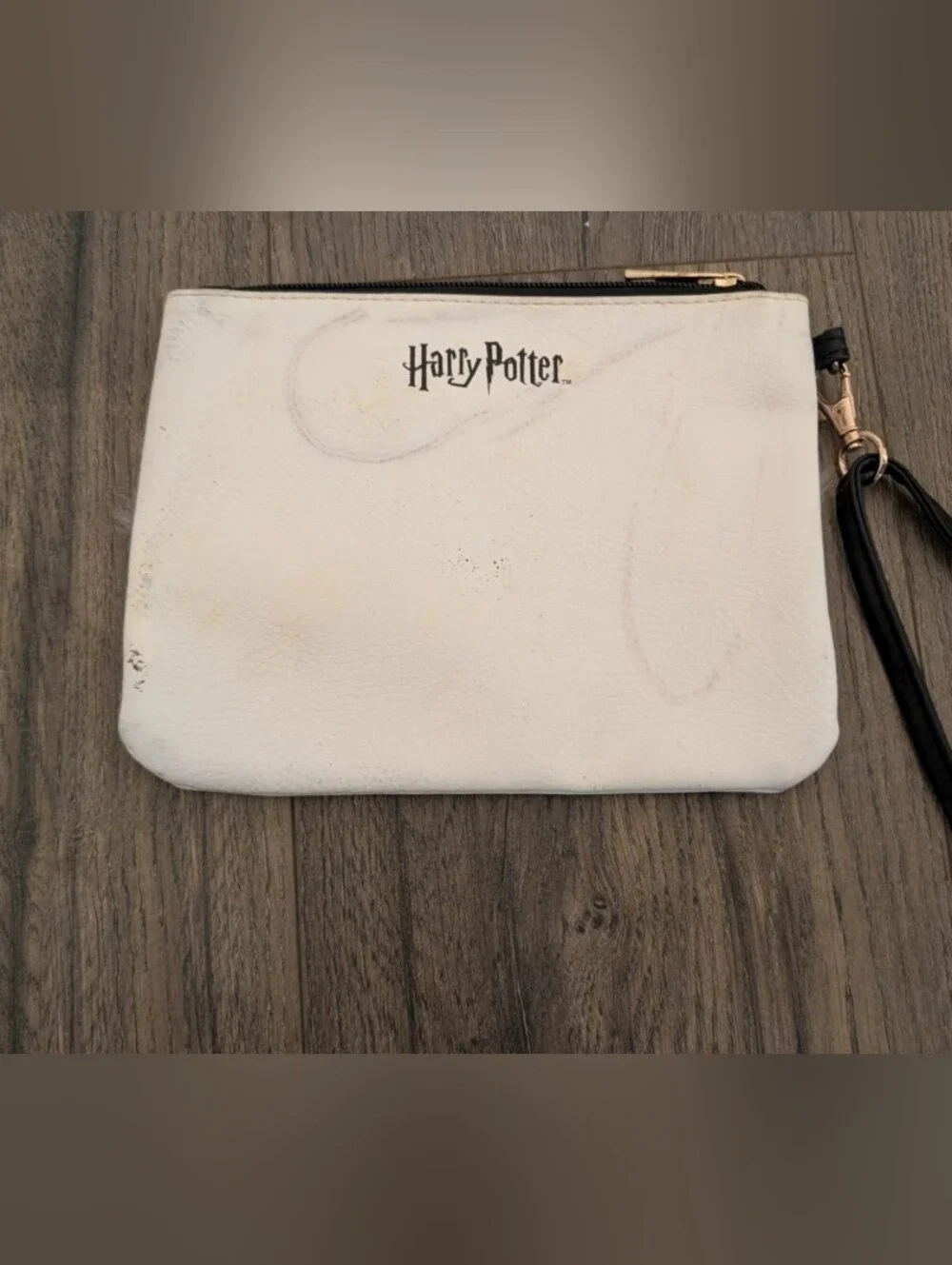 3/$30 💜 White Owl Wristlet Pouch with Harry Potter Hufflepuff crest lapel pin